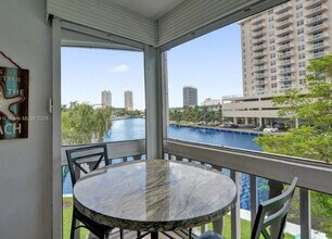 450 Paradise Isle Blvd in Hallandale Beach, FL - Building Photo - Building Photo
