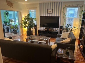 5850 Alderson St, Unit 2 in Pittsburgh, PA - Building Photo - Building Photo