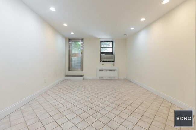 330 E 93rd St in New York, NY - Building Photo - Building Photo