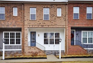 4022 Cottage Wy in Bridgeville, PA - Building Photo