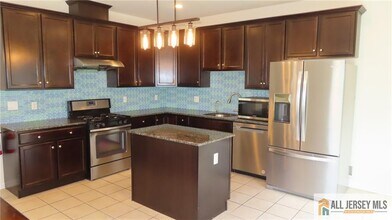 49 Campbell St in South Plainfield, NJ - Foto de edificio - Building Photo