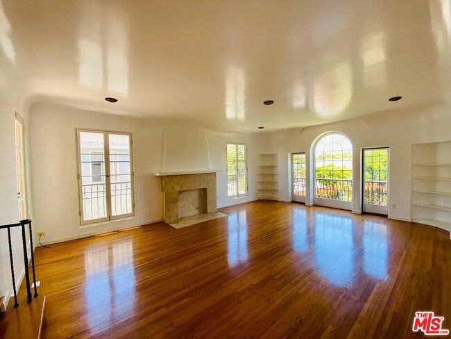 942 S Mansfield Ave in Los Angeles, CA - Building Photo - Building Photo