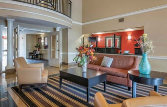 Furnished Studio-Jacksonville - Deerwood Park in Jacksonville, FL - Foto de edificio - Building Photo
