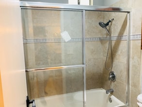 1040 W MacArthur Blvd in Santa Ana, CA - Building Photo - Building Photo