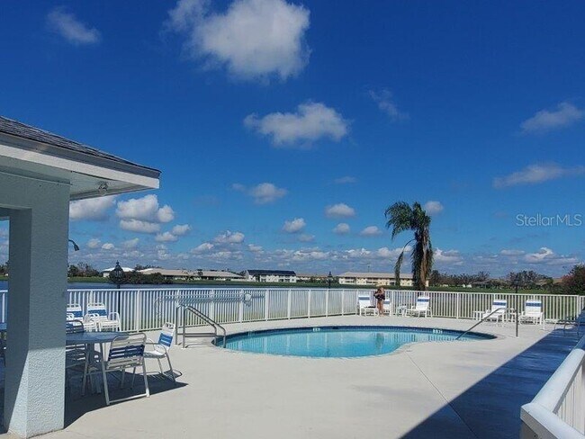 1501 San Cristobal Ave in Punta Gorda, FL - Foto de edificio - Building Photo