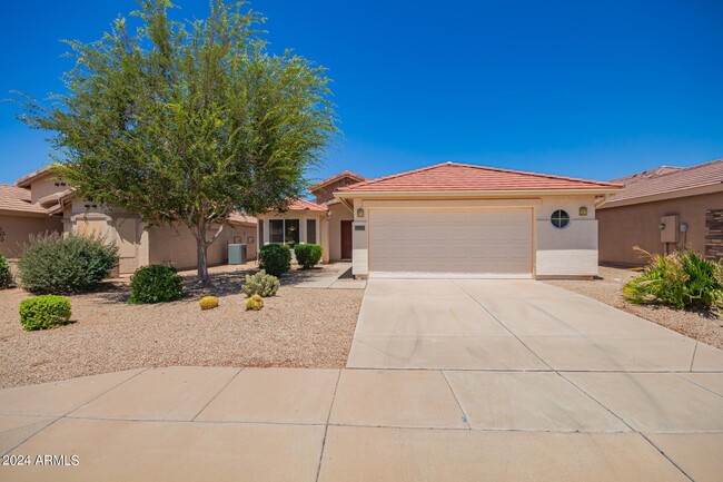 138 N Nueva Ln in Casa Grande, AZ - Foto de edificio - Building Photo