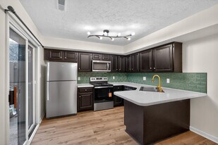 433 Darby Creek Rd in Lexington, KY - Building Photo