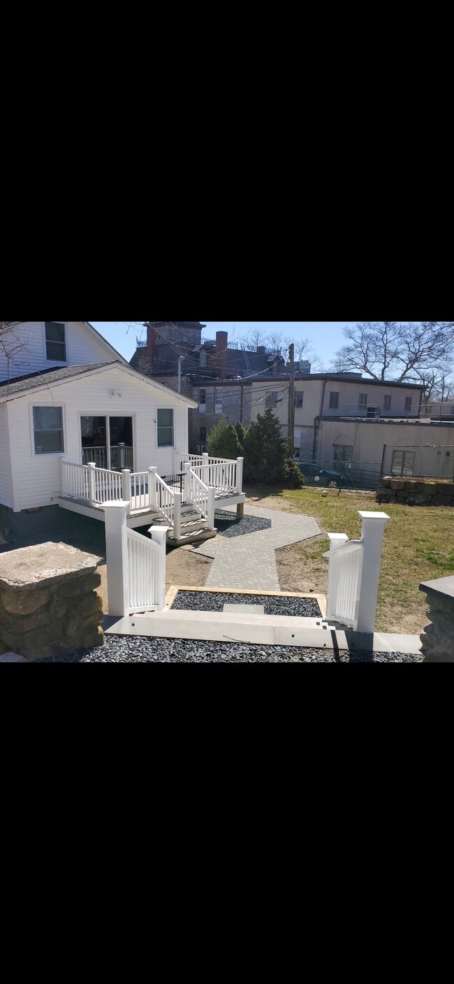 188 High St, Unit High st in South Kingstown, RI - Building Photo - Building Photo