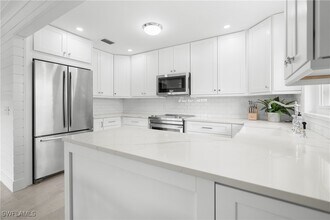 250 Lanchester Ct in Naples, FL - Building Photo - Building Photo