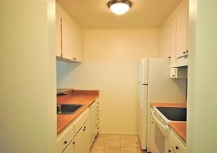 2140 Shelter Creek Ln in San Bruno, CA - Building Photo - Building Photo