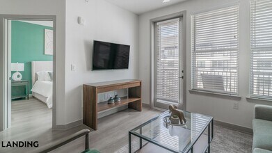 91 Jensen Dr, Unit 3357 in Houston, TX - Foto de edificio - Building Photo