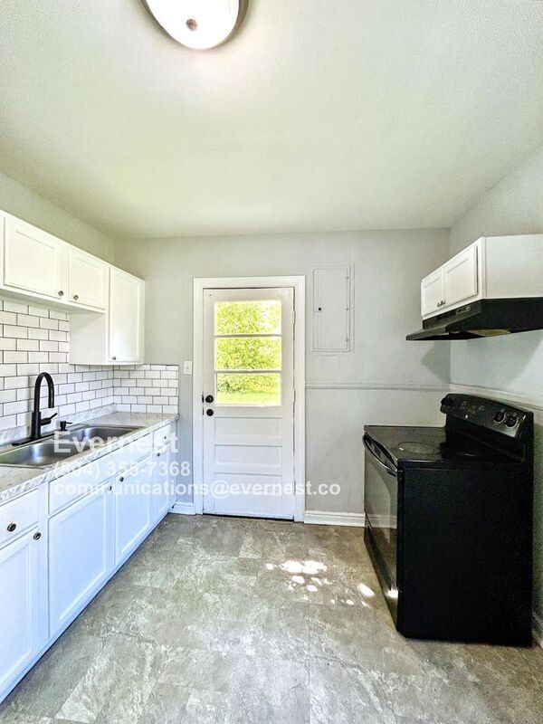 property at 2903 Creighton Rd