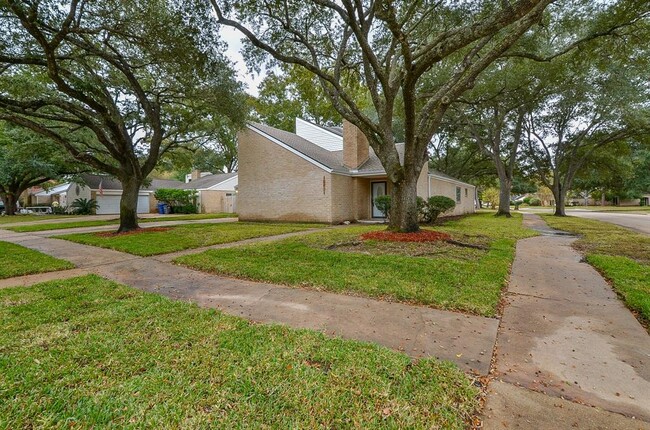 15831 Laurel Heights Dr in Houston, TX - Building Photo - Building Photo