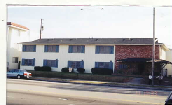 Anza Town Homes in Torrance, CA - Building Photo