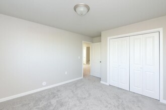 1223 Jill Dr W in West Fargo, ND - Building Photo - Building Photo
