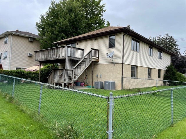 91 Grove St, Unit 1st floor in South Hackensack, NJ - Building Photo - Building Photo