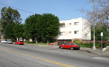 7320 Hazeltine Ave in Van Nuys, CA - Building Photo - Building Photo