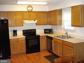 32 Rocky Brook Ct in Woodlawn, MD - Building Photo