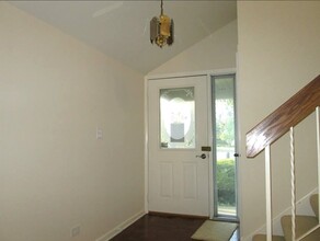 112 Sarahs Grove Ln in Schaumburg, IL - Building Photo - Building Photo