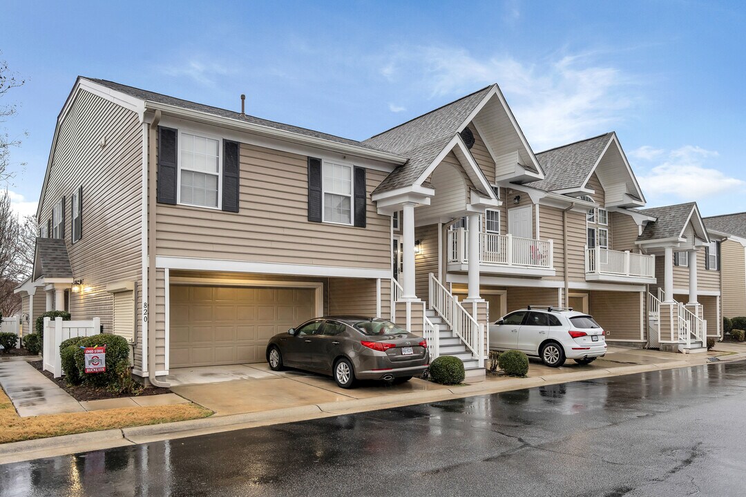 Carriage House At Town Square in Virginia Beach, VA - Building Photo