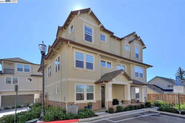 174 Ganesha Cmn in Livermore, CA - Building Photo - Building Photo
