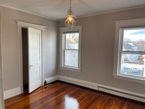 34 Irma Ave, Unit 3 in Watertown, MA - Building Photo - Building Photo