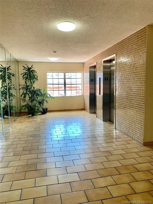 5731 NW 37th St in Virginia Gardens, FL - Building Photo