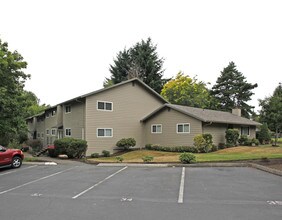 Springwood Village in Tigard, OR - Foto de edificio - Building Photo