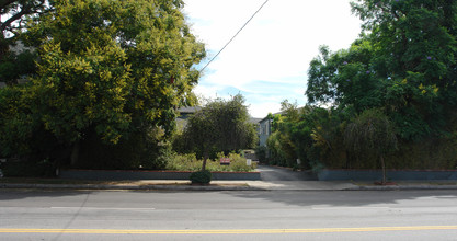 5244-5252 Whitsett Ave in Valley Village, CA - Building Photo - Building Photo