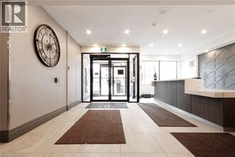 1270 Maple Crossing Blvd in Burlington, ON - Building Photo - Building Photo