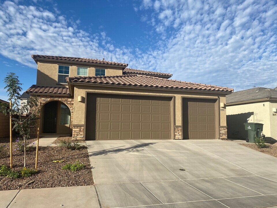 6682 E Via Olmeda in Tucson, AZ - Building Photo