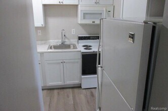 7310 Bluewater Dr in Clarkston, MI - Building Photo - Building Photo