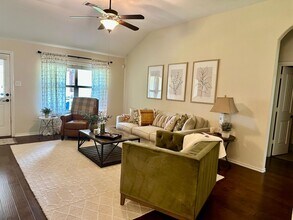 8635 Sweet Pasture Dr in Tomball, TX - Foto de edificio - Building Photo