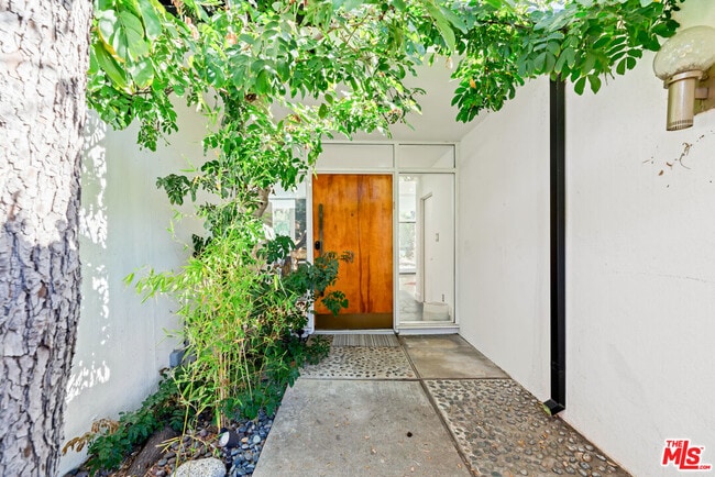 3744 Cody Rd in Los Angeles, CA - Building Photo - Building Photo