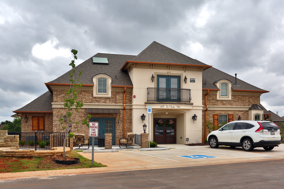 Chateaux at Mon Abri in Edmond, OK - Building Photo