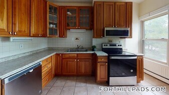 149 Centre St in Boston, MA - Building Photo