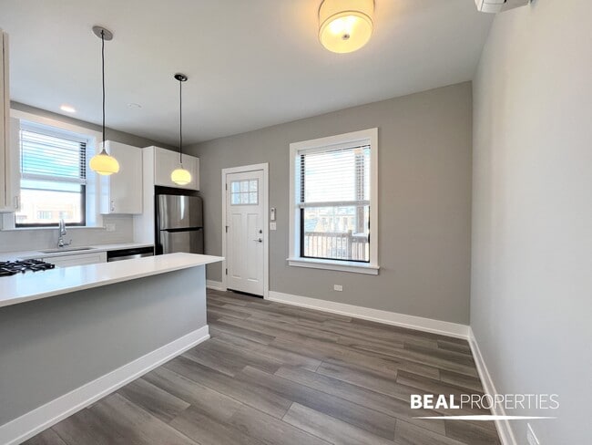 3935 N Janssen in Chicago, IL - Building Photo - Building Photo