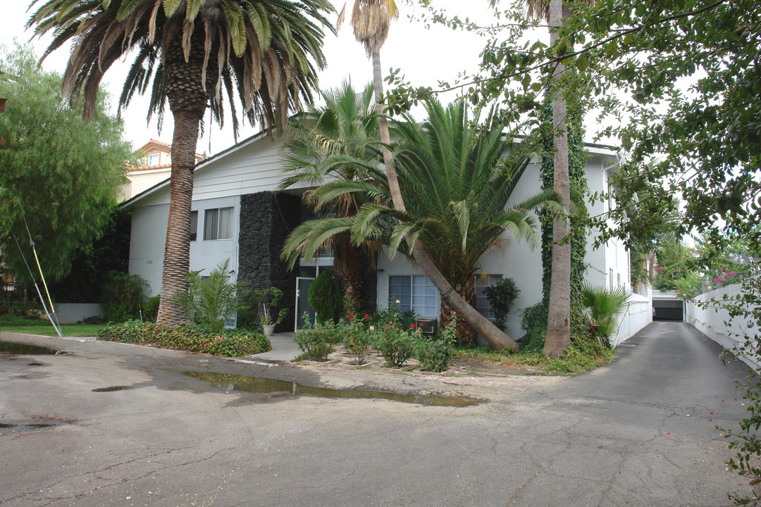 5230 Vesper Ave in Van Nuys, CA - Building Photo