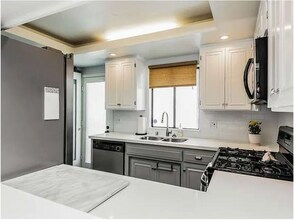 1606 S Barrington Ave, Unit 6 in Los Angeles, CA - Building Photo - Building Photo