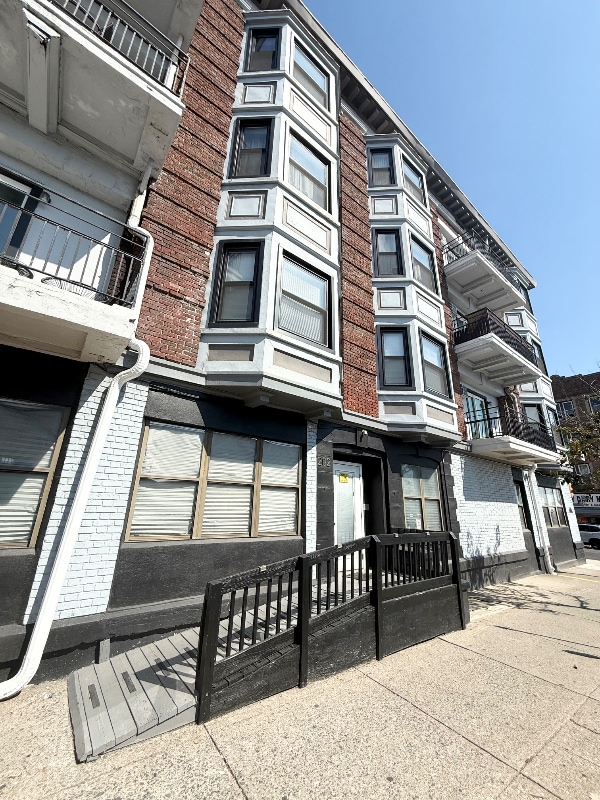property at 202 N 6th St