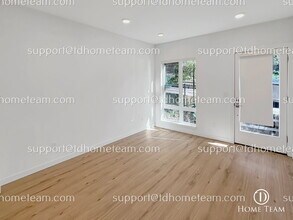 3015 30th Ave W in Seattle, WA - Foto de edificio - Building Photo