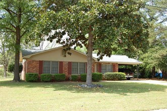 110 Gunn Rd in Centerville, GA - Building Photo - Building Photo