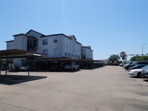 6289 Wilcrest Dr in Houston, TX - Building Photo - Building Photo