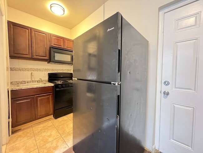 967 Summit Ave, Unit 15