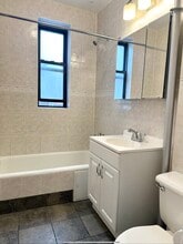 3086 29th St, Unit 3 in Astoria, NY - Building Photo - Building Photo