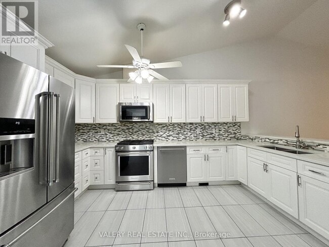 property at 1559 Chateau Ave