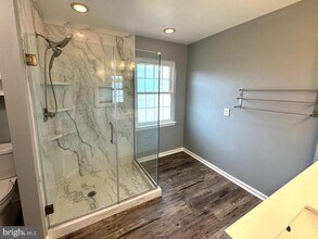 11736 Batley Pl in Lake Ridge, VA - Building Photo - Building Photo