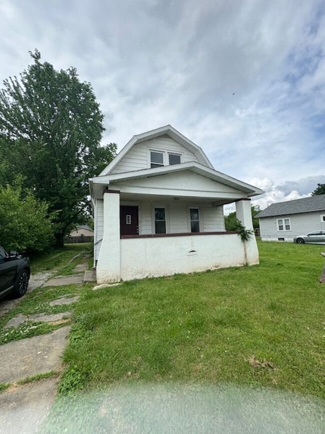 1502 E Indiana St
