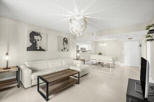 520 SE 5th Ave, Unit 2402 in Fort Lauderdale, FL - Building Photo