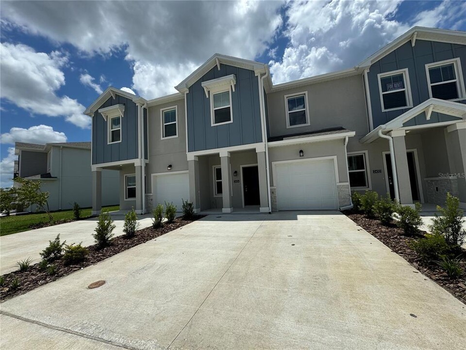 2426 Skyline Dr in Kissimmee, FL - Building Photo